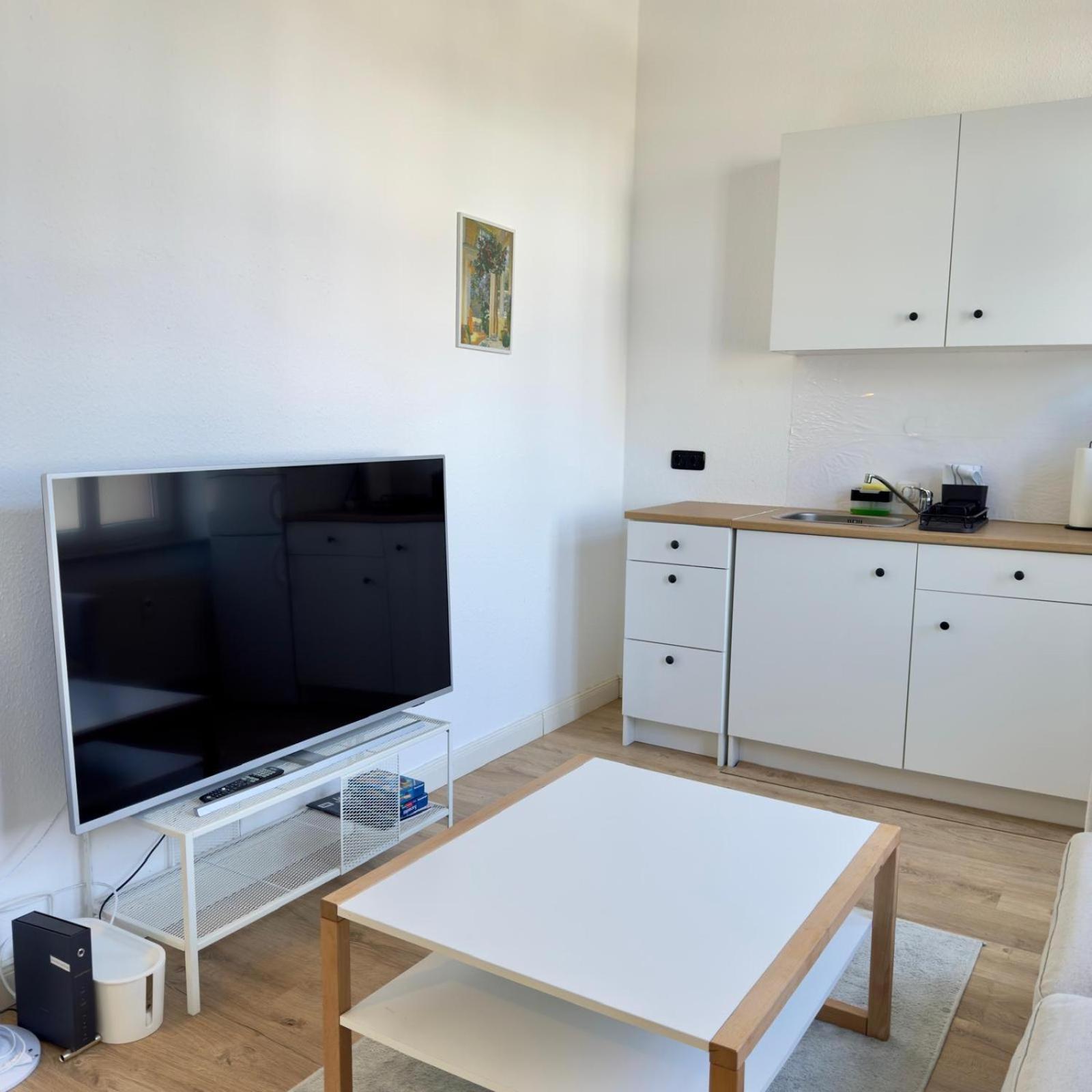Raha Apartments - Charmantes Studio-Apartment - Hbf - Gratis Parkplatz Érfurt Exterior foto